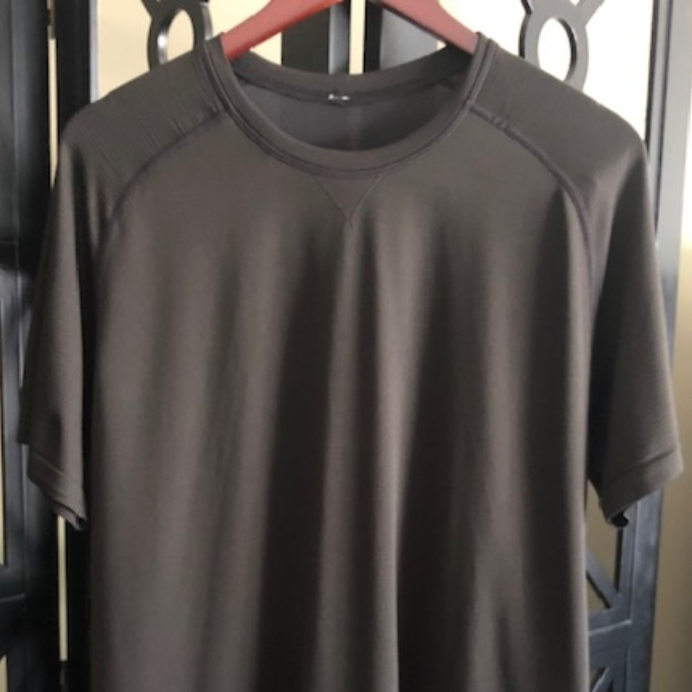 lululemon athletica Short Sleeve T-Shirt BL LG